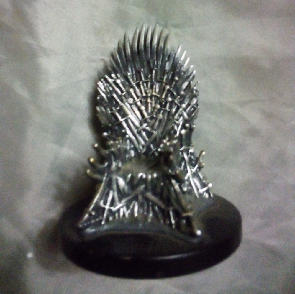 Dark Horse Game Of Thrones Iron Throne
